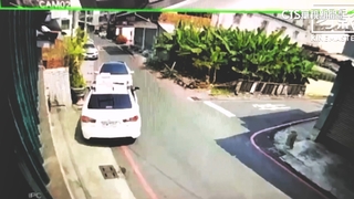 感情糾紛！不滿前女友上別人車　男開賓士衝撞