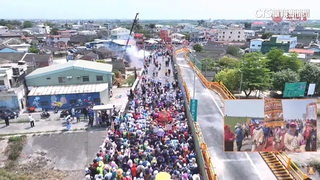 吊車掛鞭炮迎接！　大甲媽進嘉義　駐駕新港奉天宮