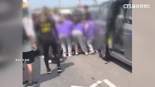 神明面前上演全武行　男遭追撞爆扭打廟方急勸架