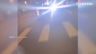 騎士車尾裝刺眼強光燈　後方駕駛怒向監理所檢舉