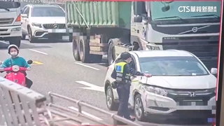 消防忙救火「毒犯突闖封鎖區」　恍惚撞警車落網