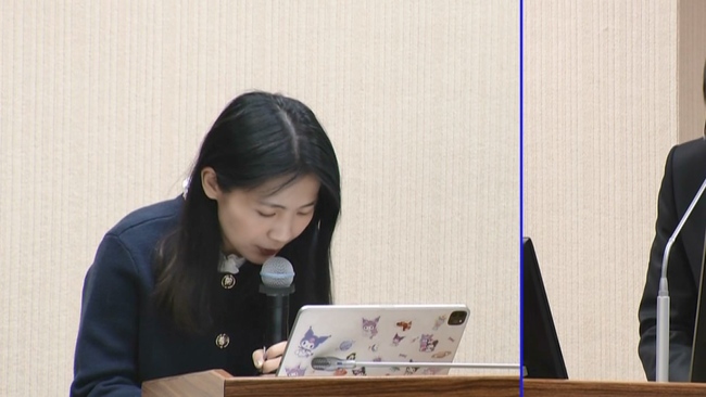 外交部專員遭誣指涉共諜案　家屬氣炸喊告　徐巧芯鞠躬道歉 | 華視新聞