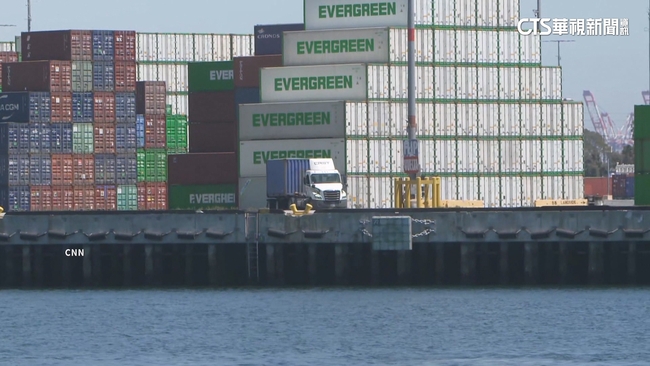 趕在關稅生效前進出口貨物！　美國各地港口忙翻 | 華視新聞