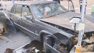 9旬翁開車誤踩油門　闖紅燈暴衝釀3人傷