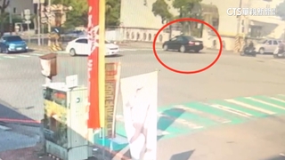 台中親子館前搶案！　女整理後車廂　遭男持刀割斷包搶走