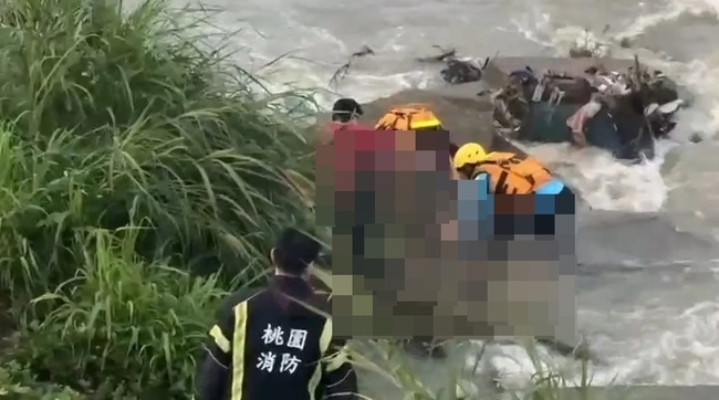 桃園下水道工程工人遭暴雨沖走　20公里外尋獲亡　雇主將被移送法辦 | 華視新聞