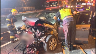 國道死亡車禍！　休旅車拋錨　女乘客放警示牌遭撞死