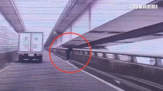 阿伯誤闖高架橋　趴護欄看釣魚　警：可處500元罰鍰