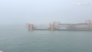 霧鎖金門！　海域能見度差　小三通停航　民眾苦等