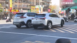 高雄豆漿名店半夜停車亂象頻傳！　直接停馬路中央