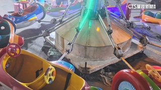 夜市「飛行船」遊戲故障？　2童摔地大哭　業者道歉賠償