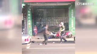 闖紅燈拒檢！男大街揮利器傷警　機車搜出毒品吸食器