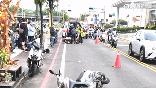 女違規穿馬路　騎士疑視線阻擋撞上「2人傷」