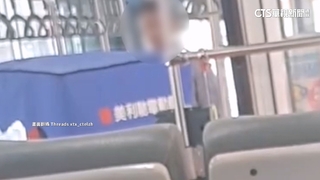 公車駕駛.乘客爆爭執　車卡路中致車流回堵百公尺