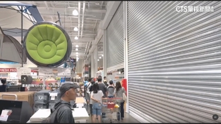 美式賣場防火捲門突降！驚動消費者　業者：誤觸無人傷