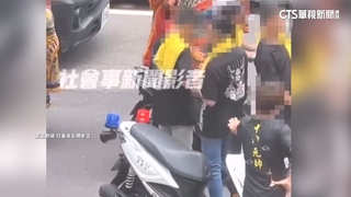 警笛大響！遶境男嬉鬧玩警用機車　警告誡未開罰