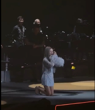 范瑋琪巡演跪謝歌迷引熱議　粉專：非首次跪謝、無政治性行為