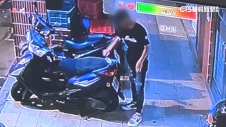 男深夜隨機縱火　國宅騎樓機車坐墊遭燒破洞