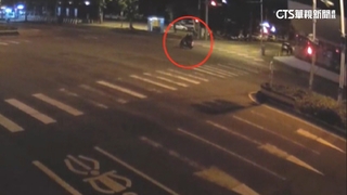 母騎機車急載送醫　男雙手癱軟跌落機車亡