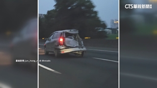 霍爾移動城堡？　轎車車尾撞爛仍開上國道.國道警攔下
