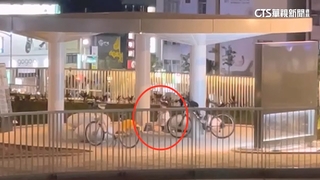 高雄車站爆亂象！女高分貝忘我演唱　網友：真大港開唱