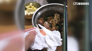 噁！烤鴨吃一半驚見「小強翅膀」　永和名店爆食安疑慮