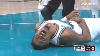 灰熊Morant快攻「坐飛機」重摔　堅持罰球後才退場