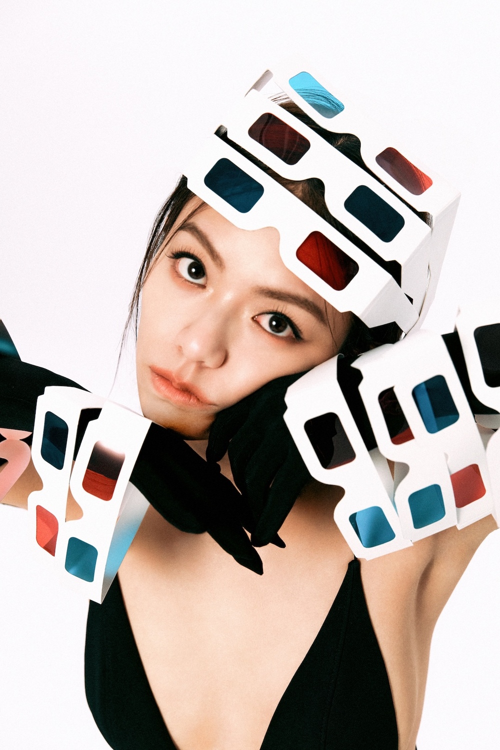 本屆影展大使形象照由攝影師周墨掌鏡,運用3D眼鏡和膠卷底片等復古元素,營造俏皮電影感氛圍。