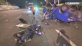 國1彰化交流道清晨車禍　小貨車翻覆駕駛命危