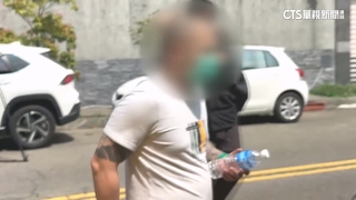 男持利器狂追救護車　救護員嚇壞！開往警局求救