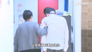 「三明治照顧者」上班族　每週顧逾20時恐影響健康