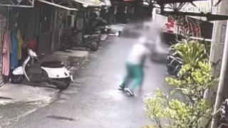 送信卻沒等他下樓？　恐怖住戶怒持利器攻擊郵差