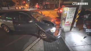 酒駕闖紅燈！　衝撞直行車害撞電箱致2傷