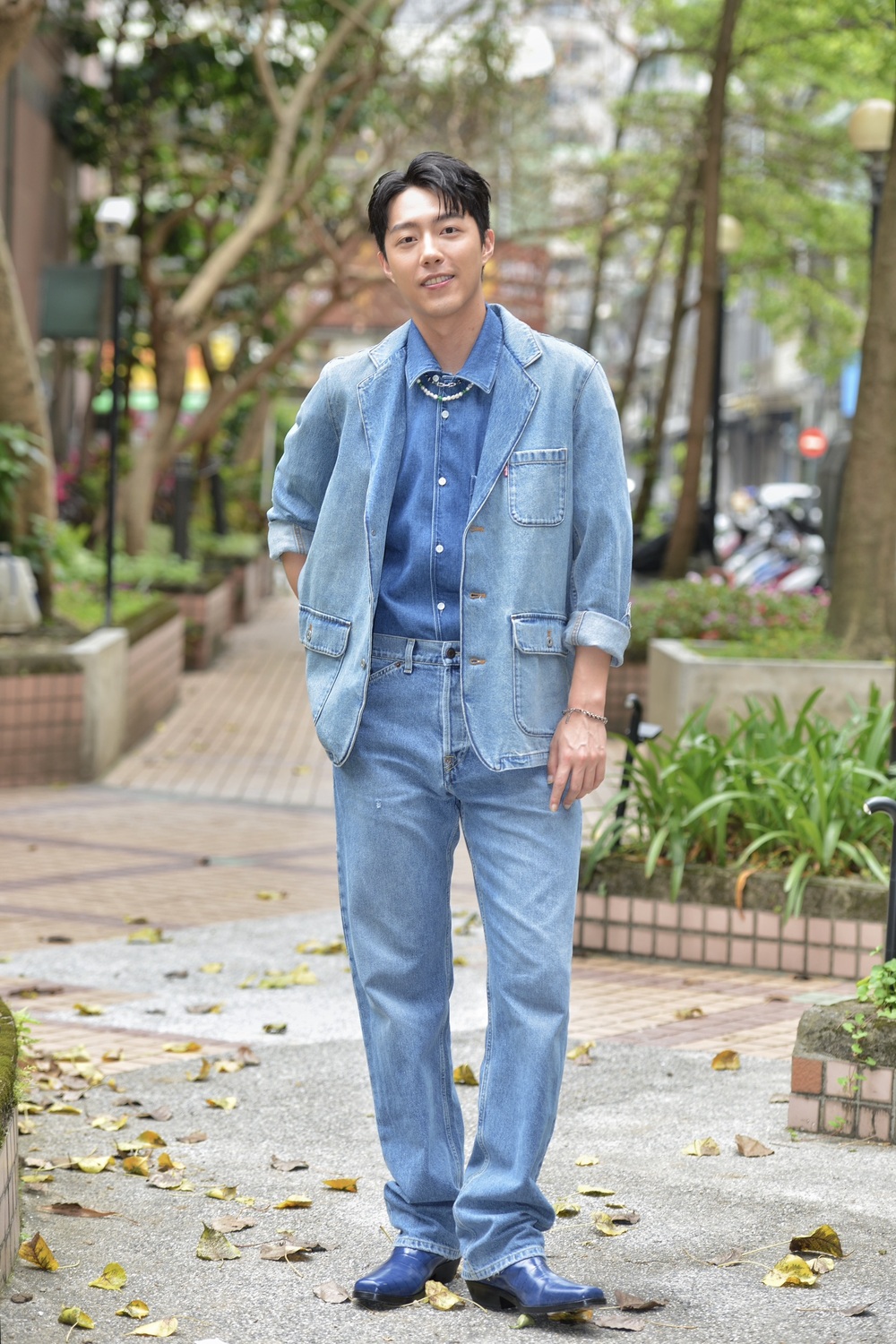 蔡凡熙裝品牌LOEWE、MOSCHINO。