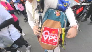GPS志工背裝備隨轎狂奔　實時回傳鑾轎位置