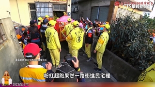 粉紅超跑停車超霸氣　倒車入庫.昔窄門也能衝