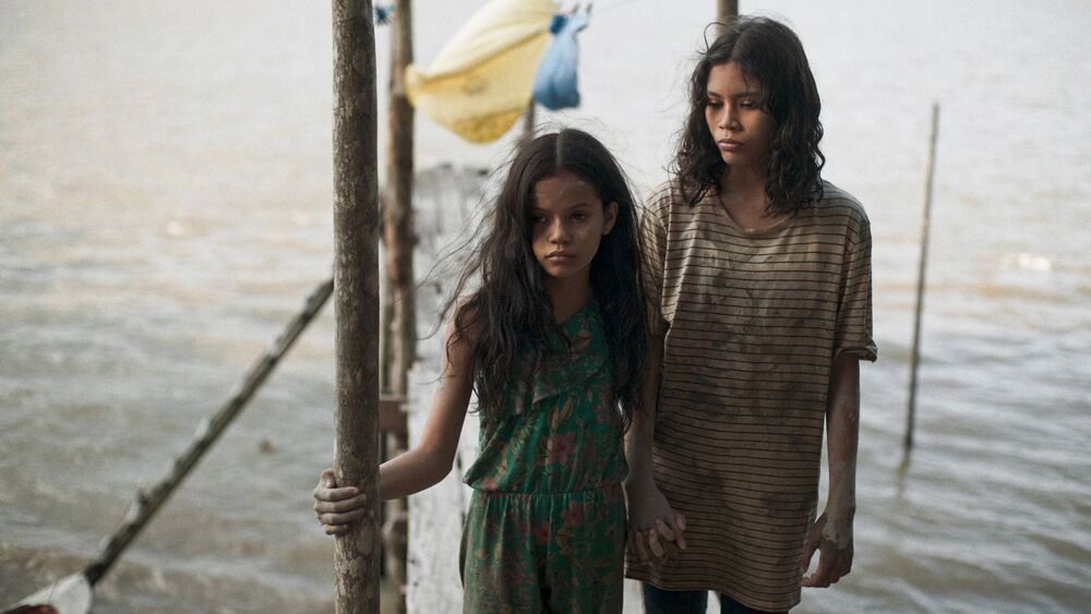 《雨林深處的啞火》(Manas),深入亞馬遜叢林的馬拉若島,揭露當地性剝削造就的女性困境。