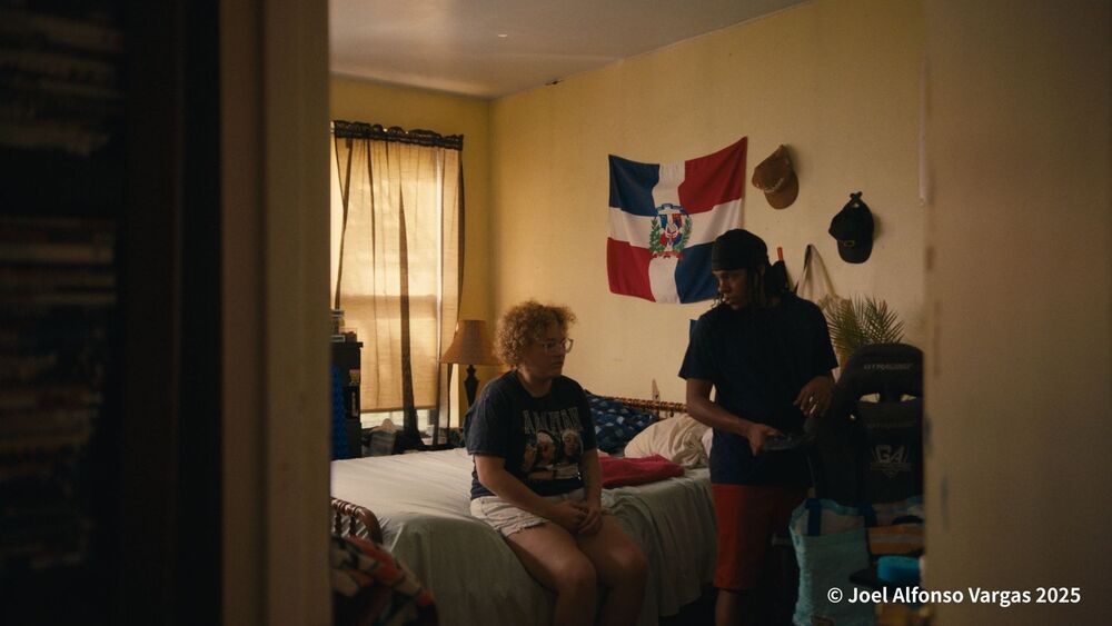 《爛帳父不起》(Mad Bills to Pay (or Destiny, dile que no soy malo) ),以幽默粗獷的敘事,描繪布朗克斯城市生活的混亂與魅力。