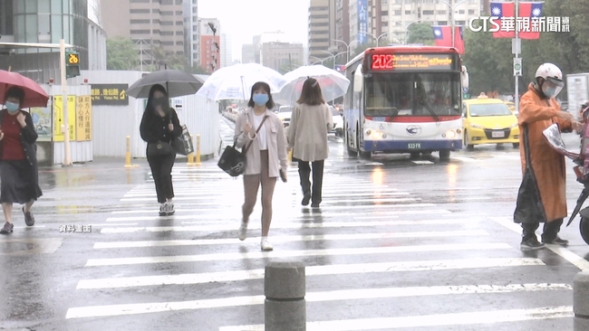 記得帶傘！18縣市大雨特報　一路下到晚上 | 華視新聞