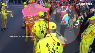 白沙屯媽祖鑾轎旁「紅臂章」轎班是誰？　關鍵路口他都在
