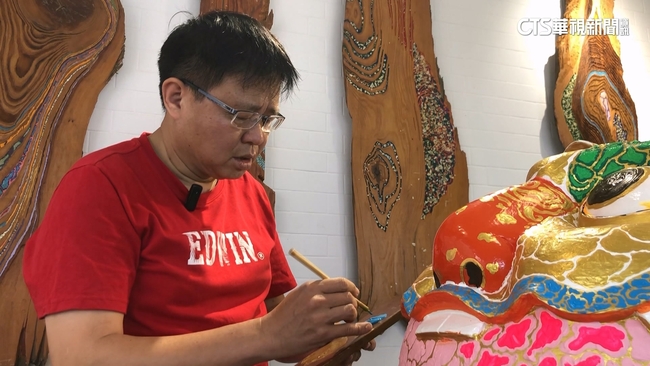 傳承「茄苳入石柳」　劉進文透過木雕說故事 | 華視新聞