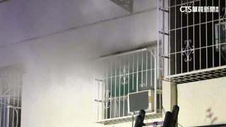 鳳山民宅暗夜竄火　父子受困救出送醫不治