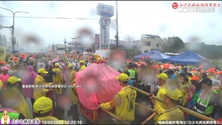 粉紅超跑撞衫？白沙屯媽.分靈媽同框　信眾歡呼