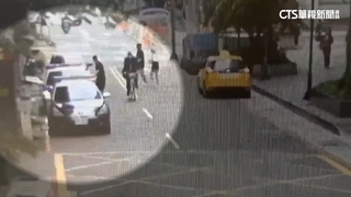 以為是計程車！　醉男開值勤警車門　遭5警管束壓制