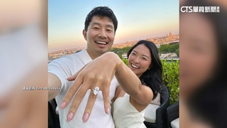 「尚氣」劉思慕巴黎求婚成功！　台裔女友曬超大鑽戒放閃
