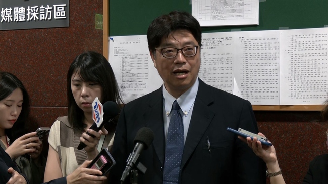 2軍公教持有中國身份證！曾涉機密業務？邱垂正：已排除 | 華視新聞