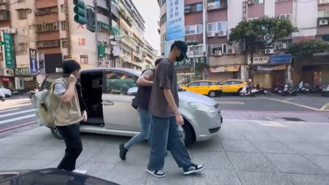 薩泰爾才宣布擔任鍾明軒「炎上大將軍」　陳大天閃兵遭拘提 網：大將軍沒當兵 | 華視新聞