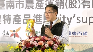 台南農特產進軍北台灣百貨超市！　黃偉哲親送金鑽鳳梨試吃