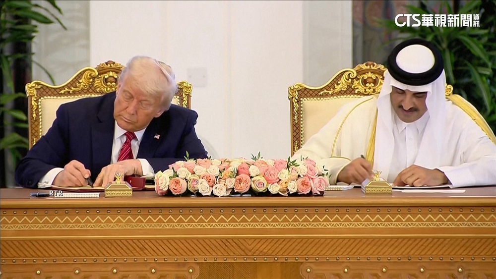 川普造訪卡達　駱駝儀仗隊.特斯拉車隊迎接 | 