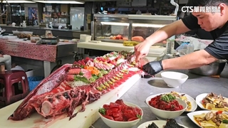 東港黑鮪魚破單日最高捕獲量！　「百萬名車」路上跑